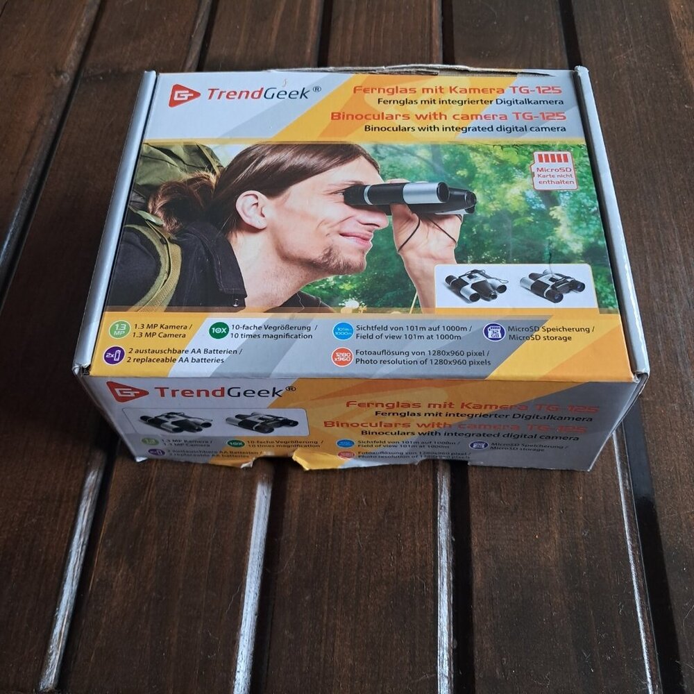 TrendGeek  Binoculars With Integrated Digital Camera Model TG-125